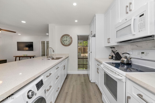 5221 N 24th St Unit 106