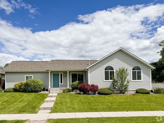 Building Photo - 3 Bed - 2 Bath - Fenced Yard Rental