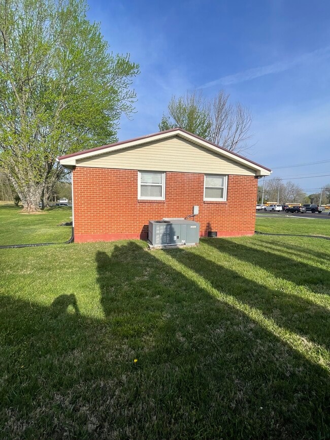 Photo - 1190 Rossview Rd