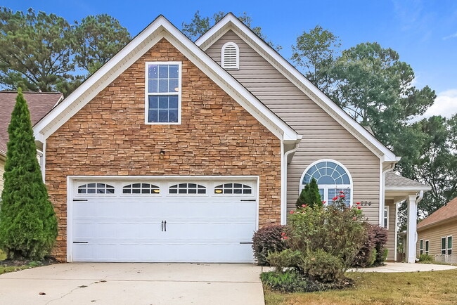 Building Photo - 224 Greenview Dr