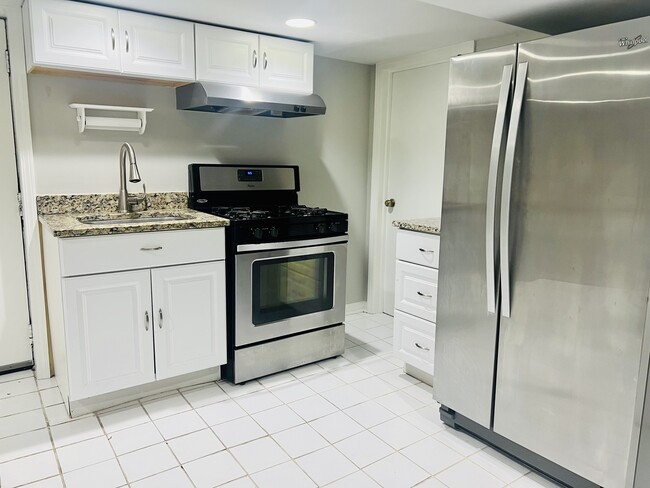 Photo - 1350 W Webster Ave Unit G