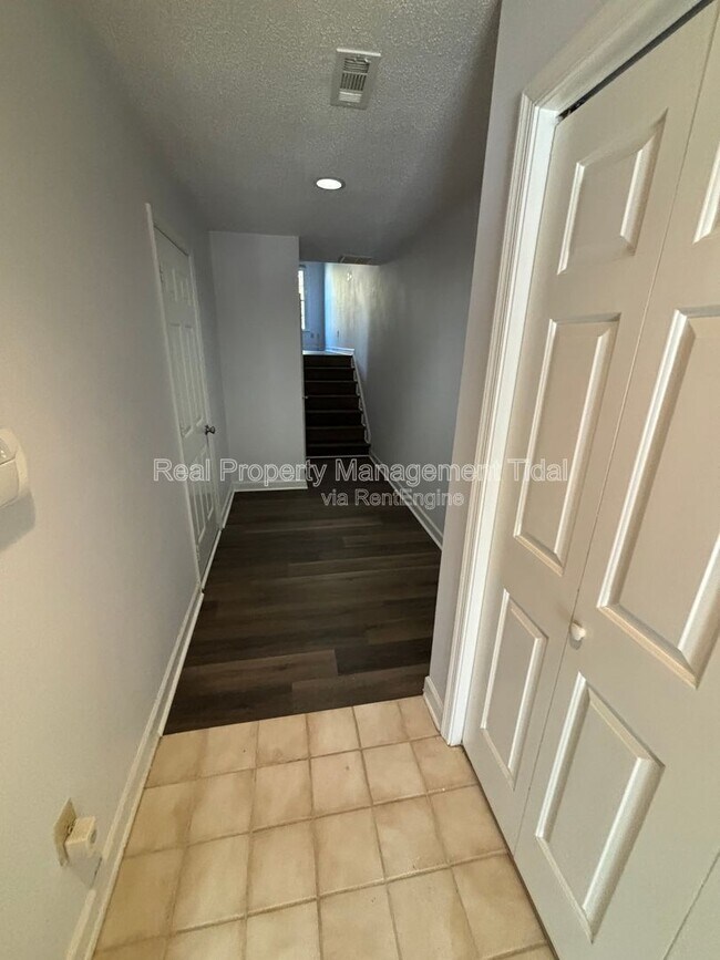 Photo - 610 Guy Ln