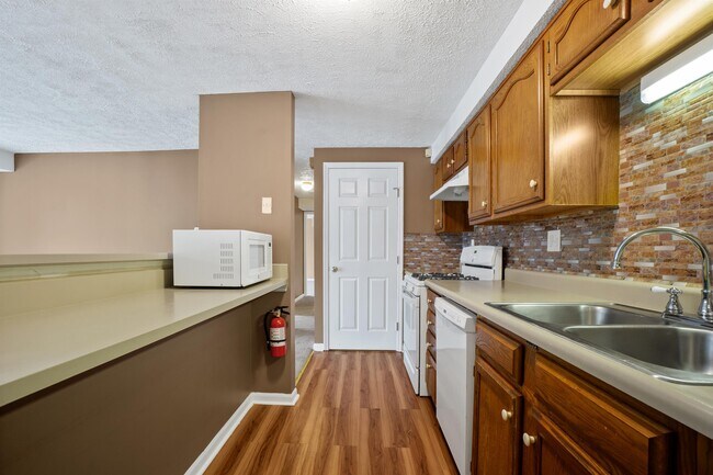 Photo - 97 Kenwood Dr