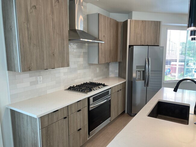 Photo - 1920 Hooker St