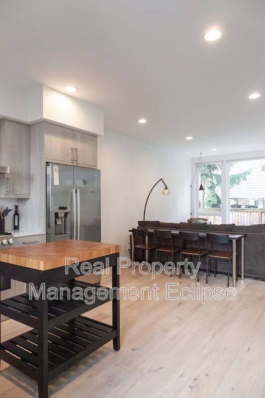 Photo - 8819 Midvale Ave N Unit D