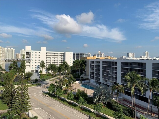 Building Photo - 200 178th Dr Unit 702