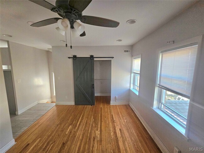 4634 Ray Ave