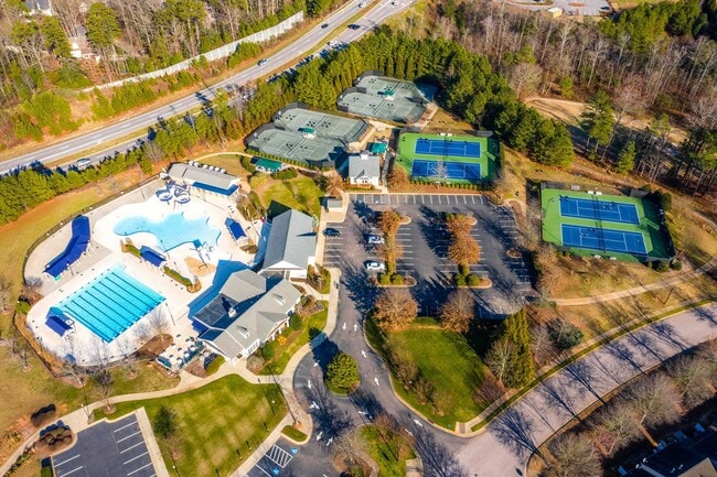 Photo - Beautiful 4 Bedroom Home in the vibrant city of Raleigh!