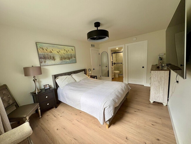 Building Photo - 22805 SW 66th Ave Unit 105