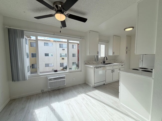 Photo - Western Serrano Ave Apartments