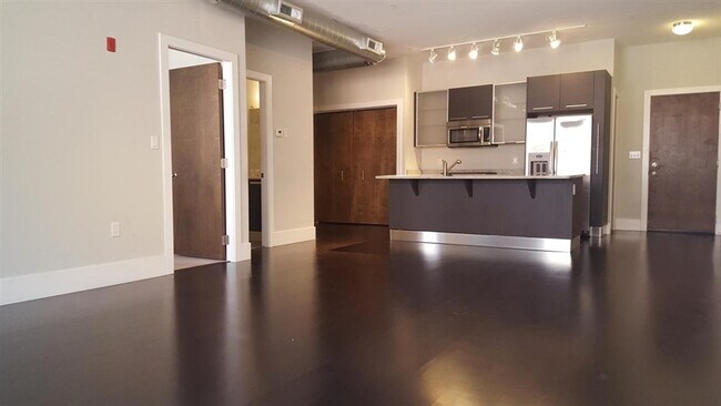 Building Photo - 154 W 2nd St Unit 204
