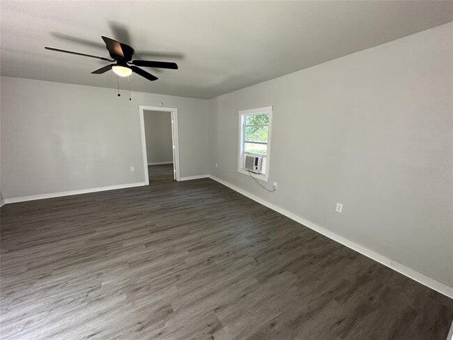 Photo - 622 Scarbrough St