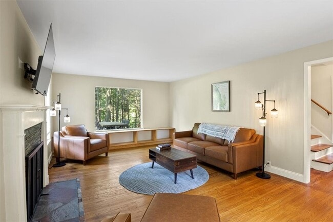 Photo - 485 Oakridge Dr