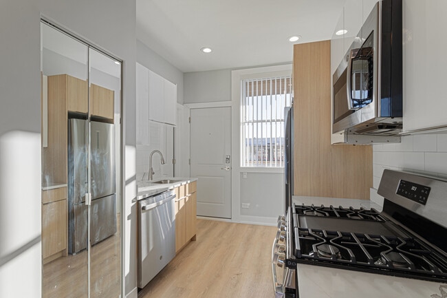 Photo - 7421 N Clark St Unit 3