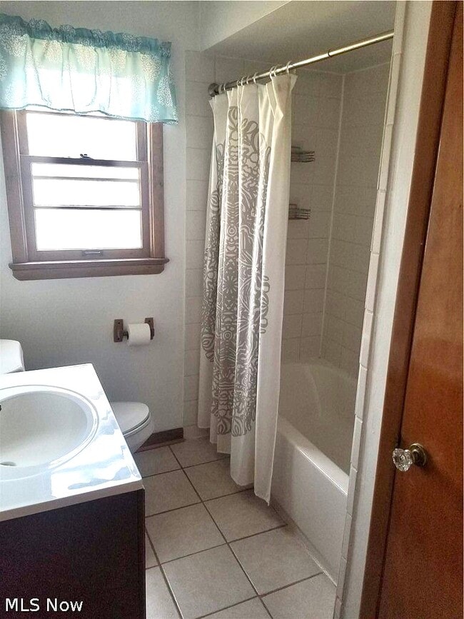 Photo - 121 W Bagley Rd