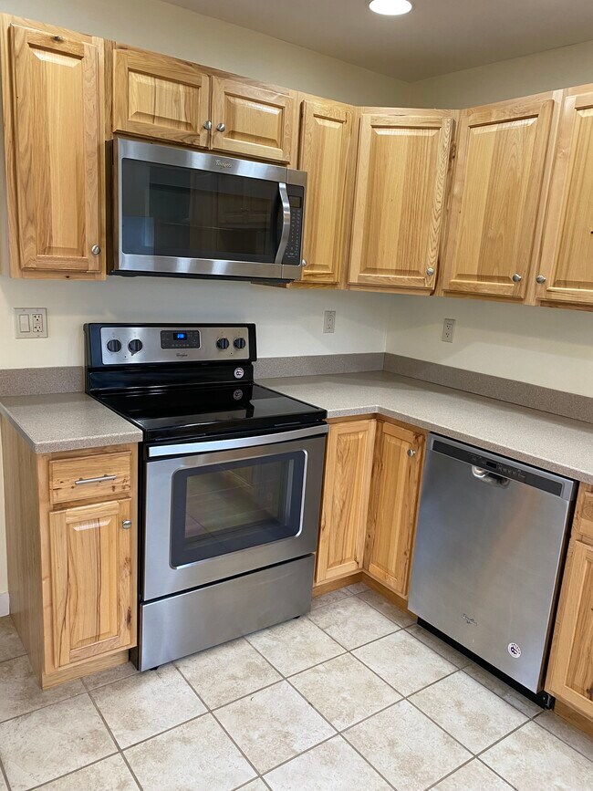 Eat-In Kitchen - 6 Boush St Unit 6 Boush Street