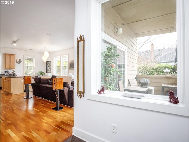 Photo - NorthWest/Nob Hill Condo 3Bd/2Ba ~ Washer/Dryer In Unit, Assigned Covered Parking,  Close to Shop... Unit 2