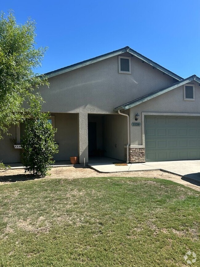 Building Photo - 3 bed 2 bath home