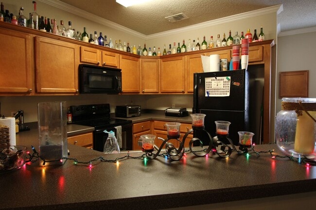 Photo - Condo WALKING DISTANCE TO TECH! Pre-leasing for August 1st!