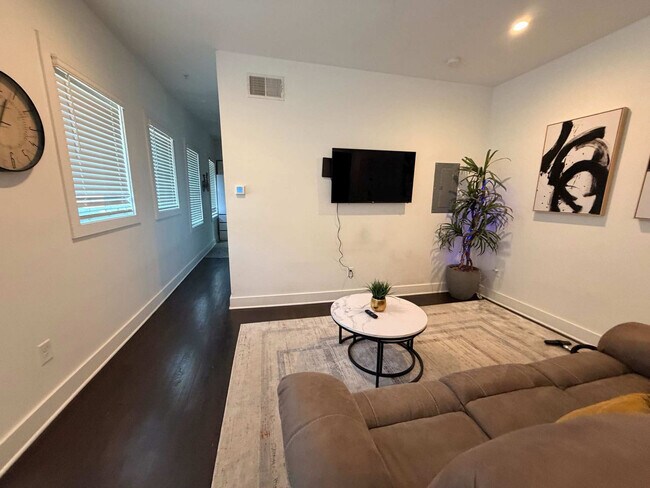 Building Photo - 940 Piedmont Ave NE Unit FL2-ID1356277P