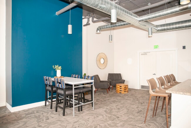 Building Photo - 800 Capitol