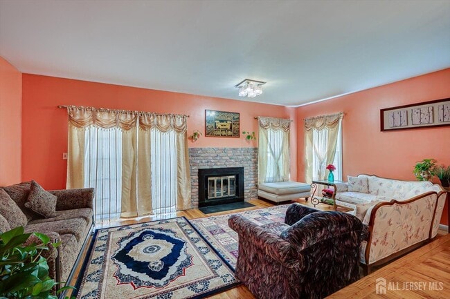 Photo - 7 Buttonwood Dr