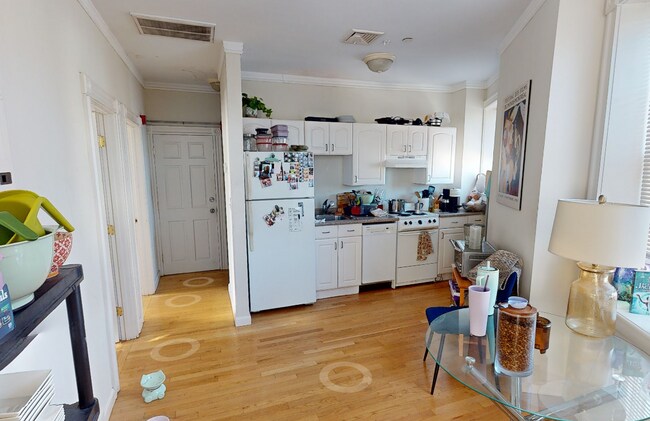 Photo - 4 Bishop Allen Dr Unidad 2