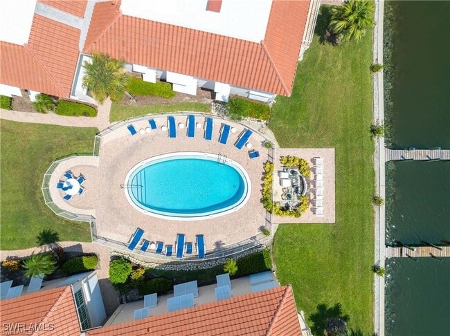 Building Photo - 3070 Gulf Shore Blvd N Unit A201