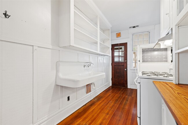 Building Photo - 806 Winbern St Unit 1