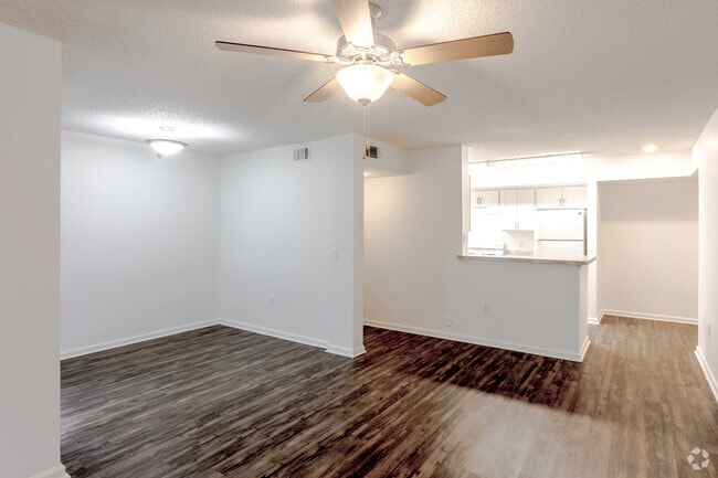 3BR, 2BA - 1,164SF