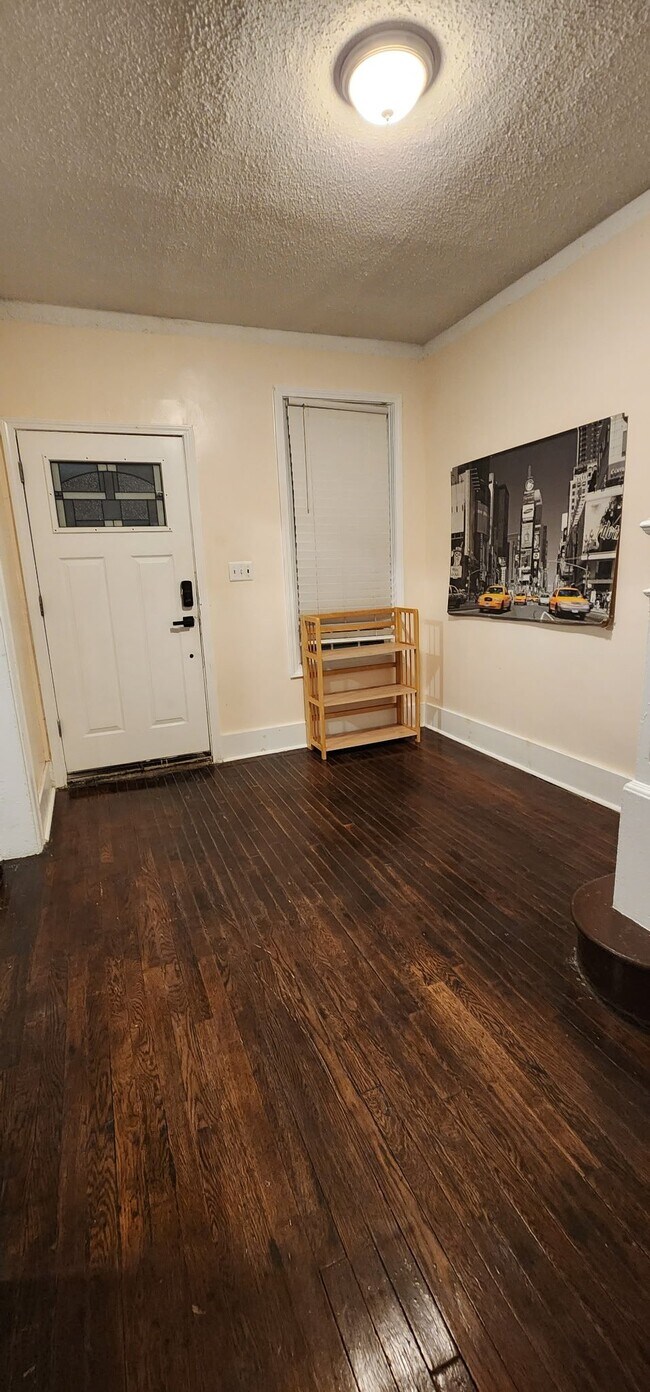 Photo - 8410 Brush St