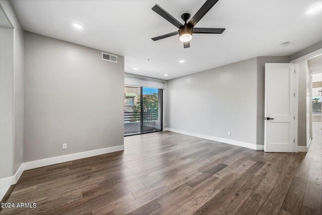 Photo - 1918 E Harrison St