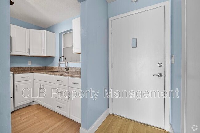 Building Photo - 2801 N Halifax Ave Unit Apt 134