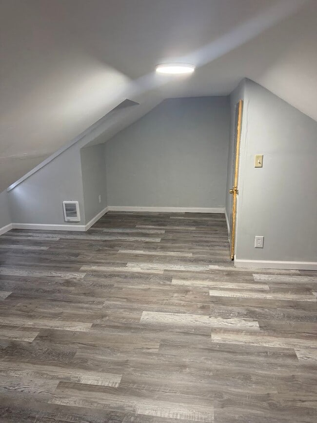 Building Photo - 25 S 9th St Unit 2 Front