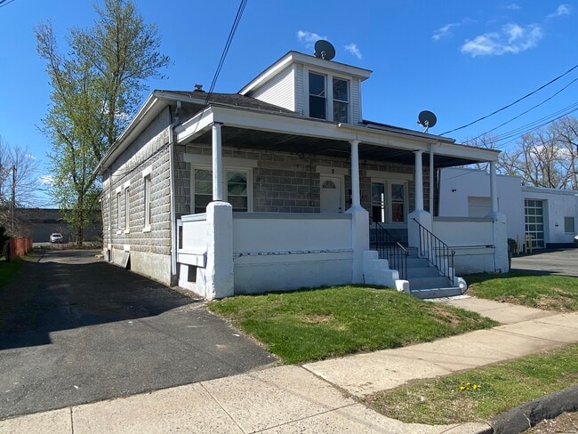 Building Photo - 9 Cherry St Unit 2