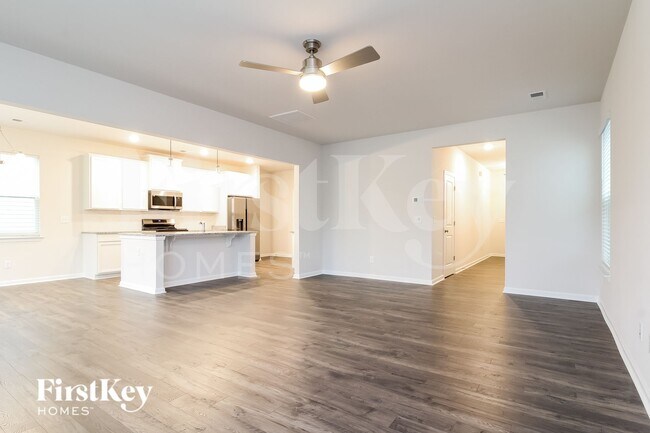 Photo - 721 Ridgemoor Trl