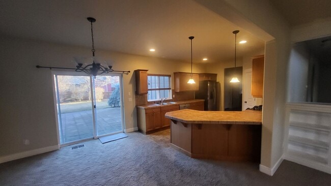 Photo - SE Bend 3 bed 2.5 bath Plus BONUS-Fenced