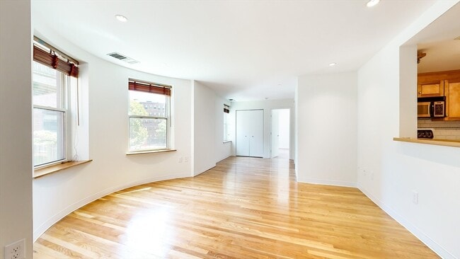 Photo - 102 Gainsborough St Unidad 204E