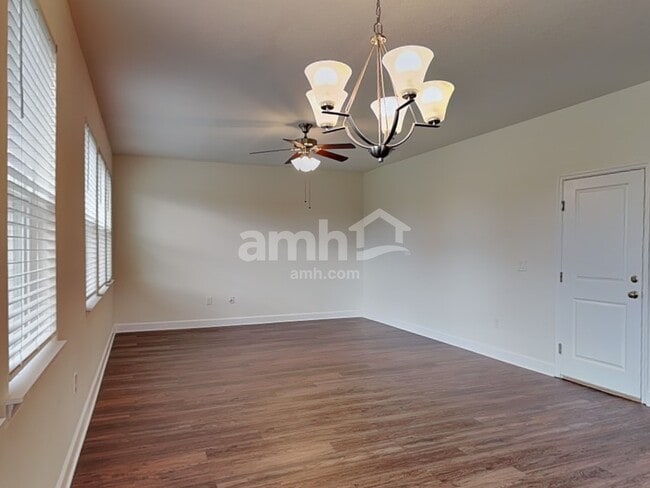 Photo - 2043 Pirie Pl