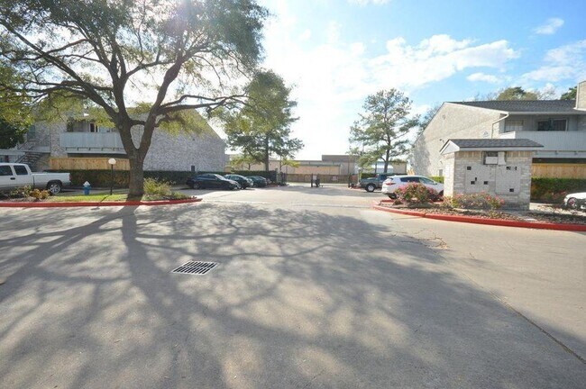 Photo - 10853 Braes Bend Dr