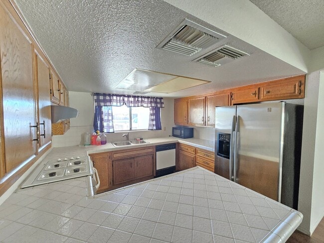 Photo - 440 Cheyenne Cir