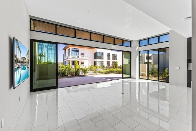 Building Photo - 6587 N Palmeraie Blvd Unit 2003