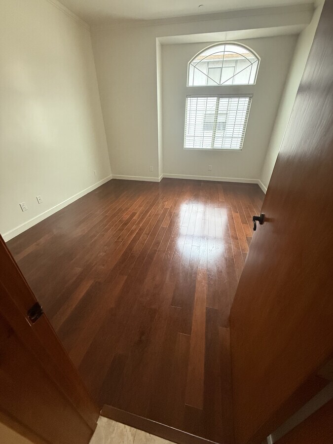 Photo - 245-251 H St