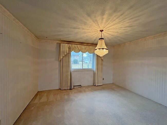 Photo - 4 Bedroom, 2 Bathroom Brick Ranch Home For Lease in Peoria, IL