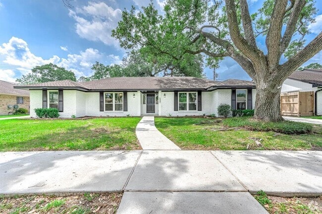Building Photo - 5807 Dumfries Dr Rental