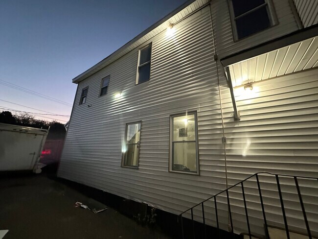 Photo - 1310 Willis Ave Apartamento Unidad 2nd floor back