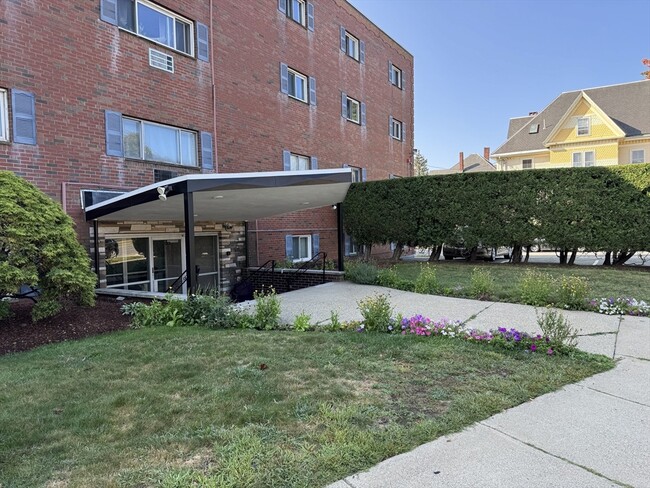 Building Photo - 183 Mt Auburn St Unit 45 Rental
