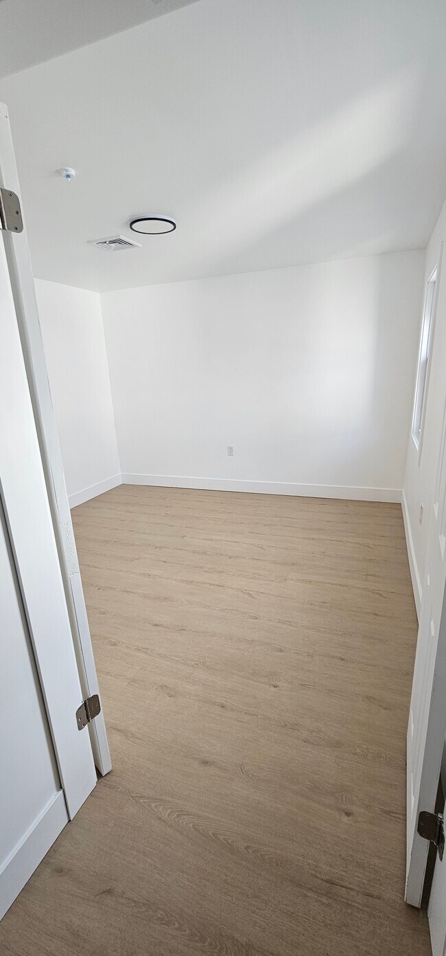 535 Washington St Unit 3rd floor