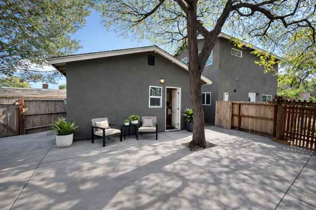 Building Photo - Brand New!! (2026) 2 Bed / 1 Bath Home Near Campus