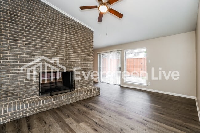 Photo - 9538 Vinewood Dr